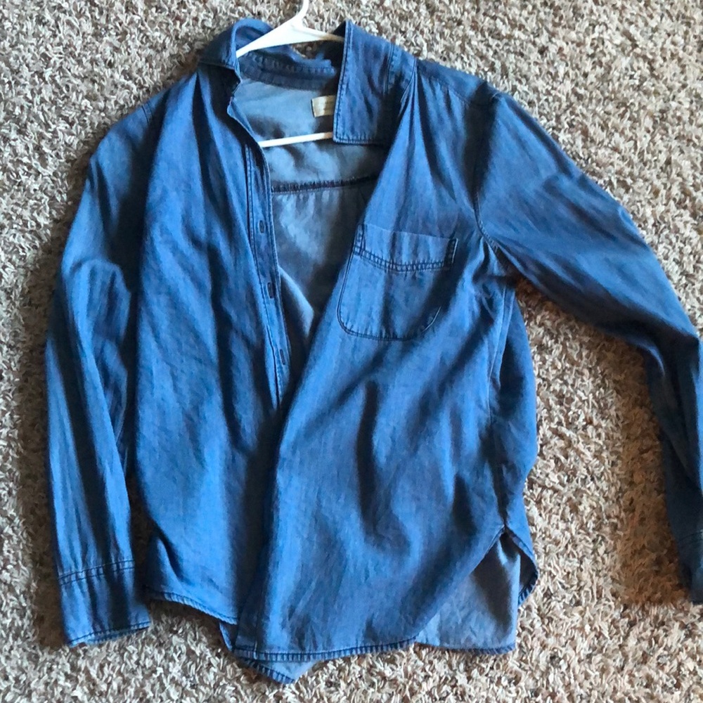 Botton down tee